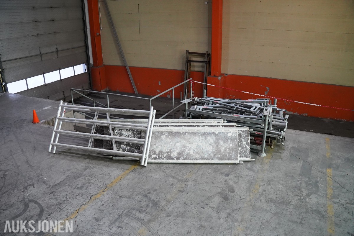 Jumbo aluminiumsstillas og Combisafe kantsikringskomponenter