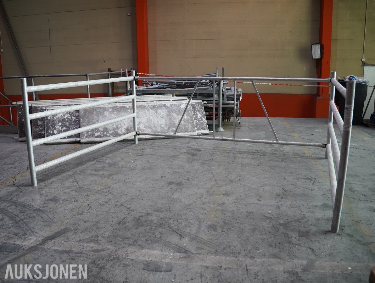 Jumbo aluminiumsstillas og Combisafe kantsikringskomponenter
