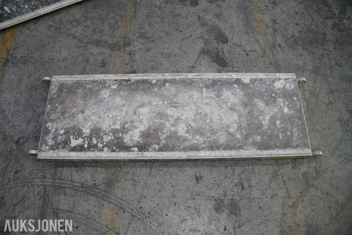 Jumbo aluminiumsstillas og Combisafe kantsikringskomponenter