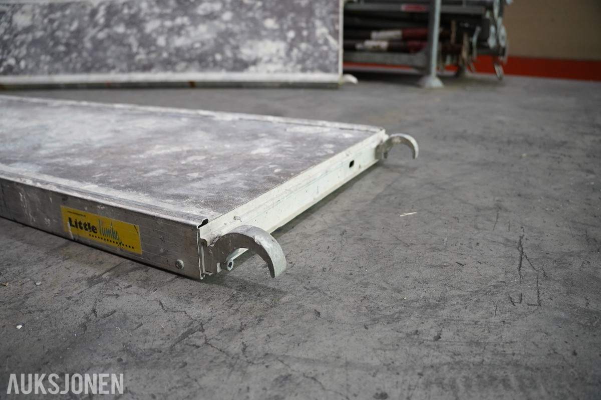 Jumbo aluminiumsstillas og Combisafe kantsikringskomponenter