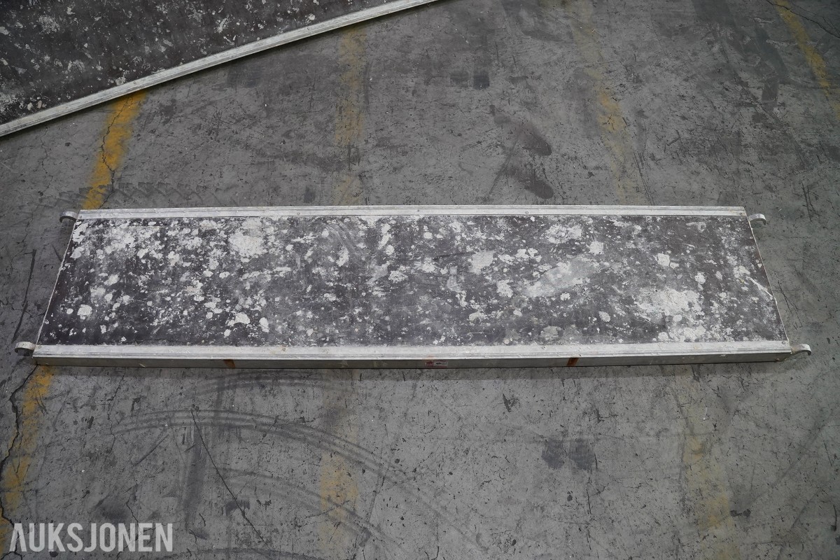 Jumbo aluminiumsstillas og Combisafe kantsikringskomponenter