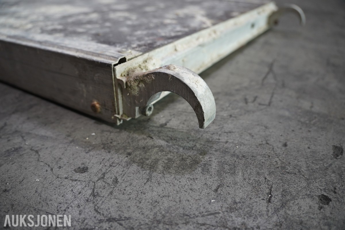 Jumbo aluminiumsstillas og Combisafe kantsikringskomponenter