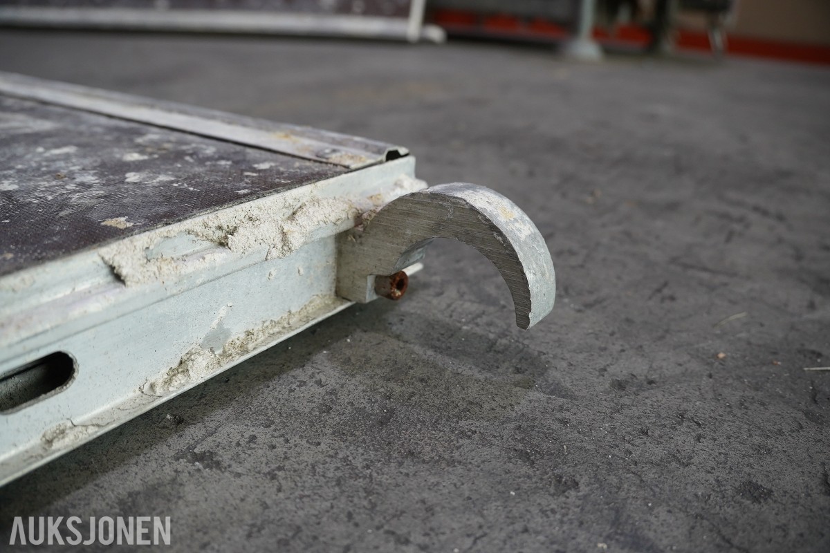 Jumbo aluminiumsstillas og Combisafe kantsikringskomponenter