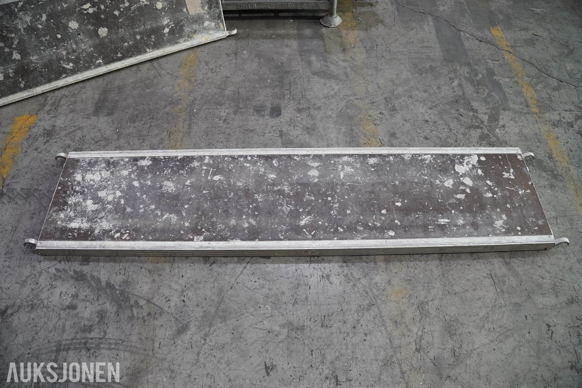 Jumbo aluminiumsstillas og Combisafe kantsikringskomponenter
