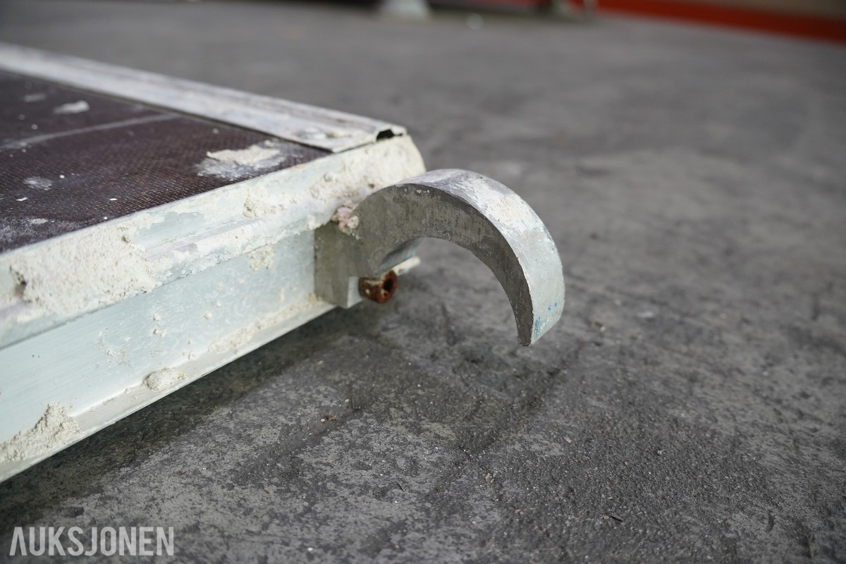 Jumbo aluminiumsstillas og Combisafe kantsikringskomponenter