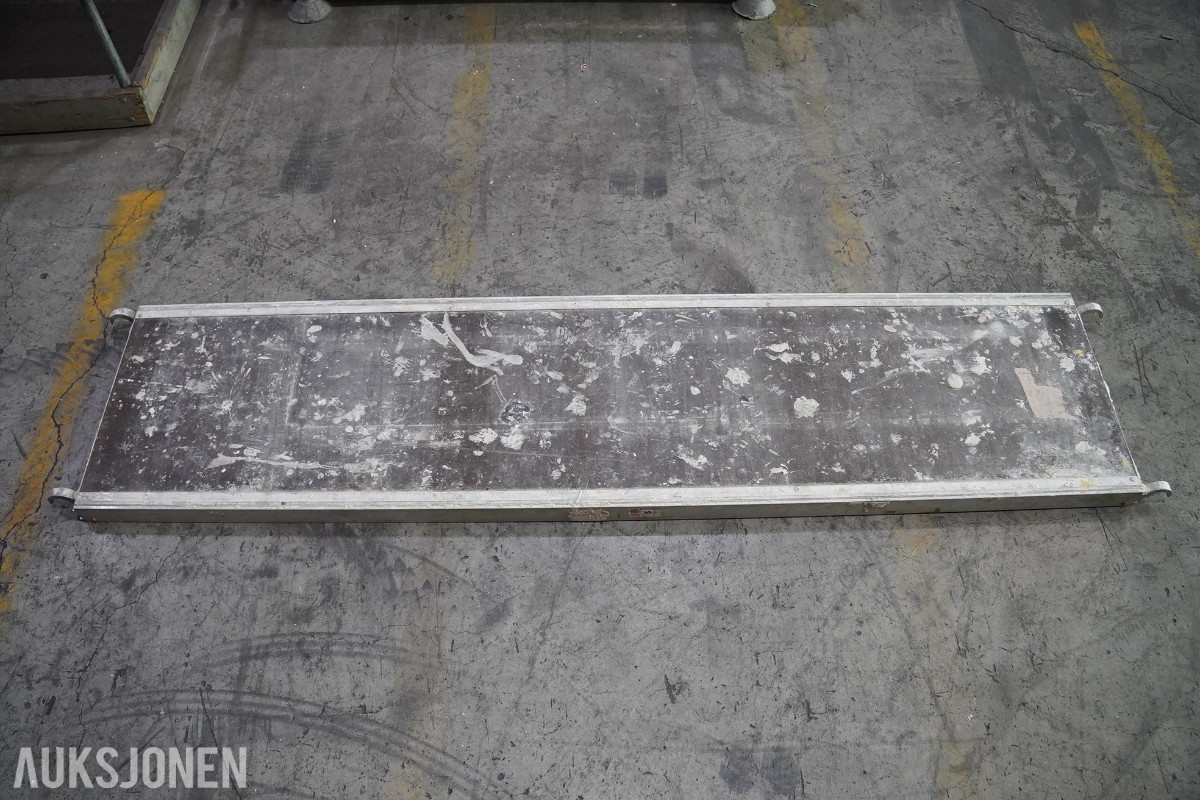 Jumbo aluminiumsstillas og Combisafe kantsikringskomponenter