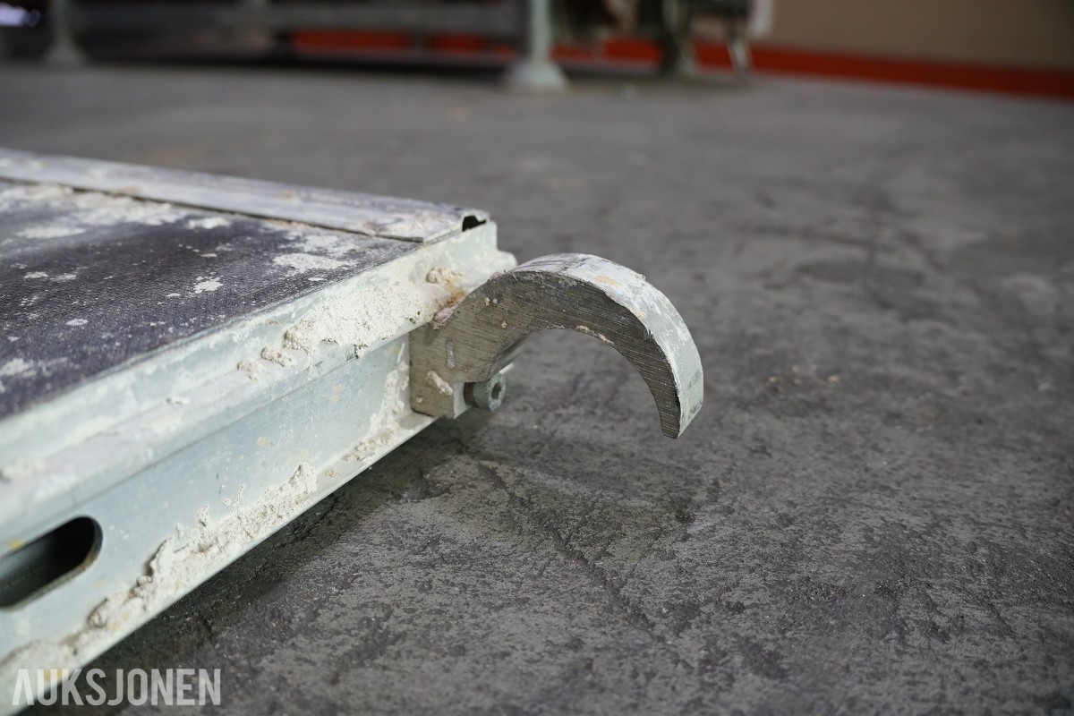 Jumbo aluminiumsstillas og Combisafe kantsikringskomponenter