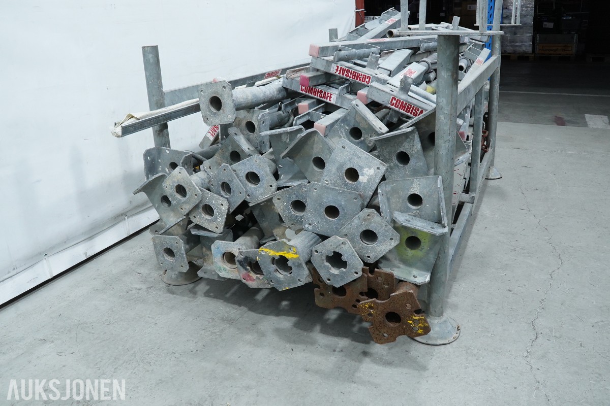 Jumbo aluminiumsstillas og Combisafe kantsikringskomponenter