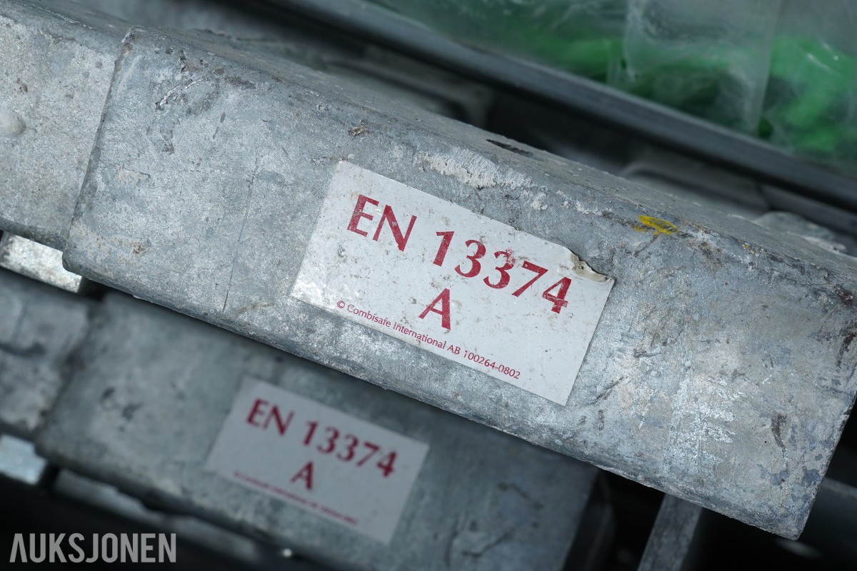 Jumbo aluminiumsstillas og Combisafe kantsikringskomponenter