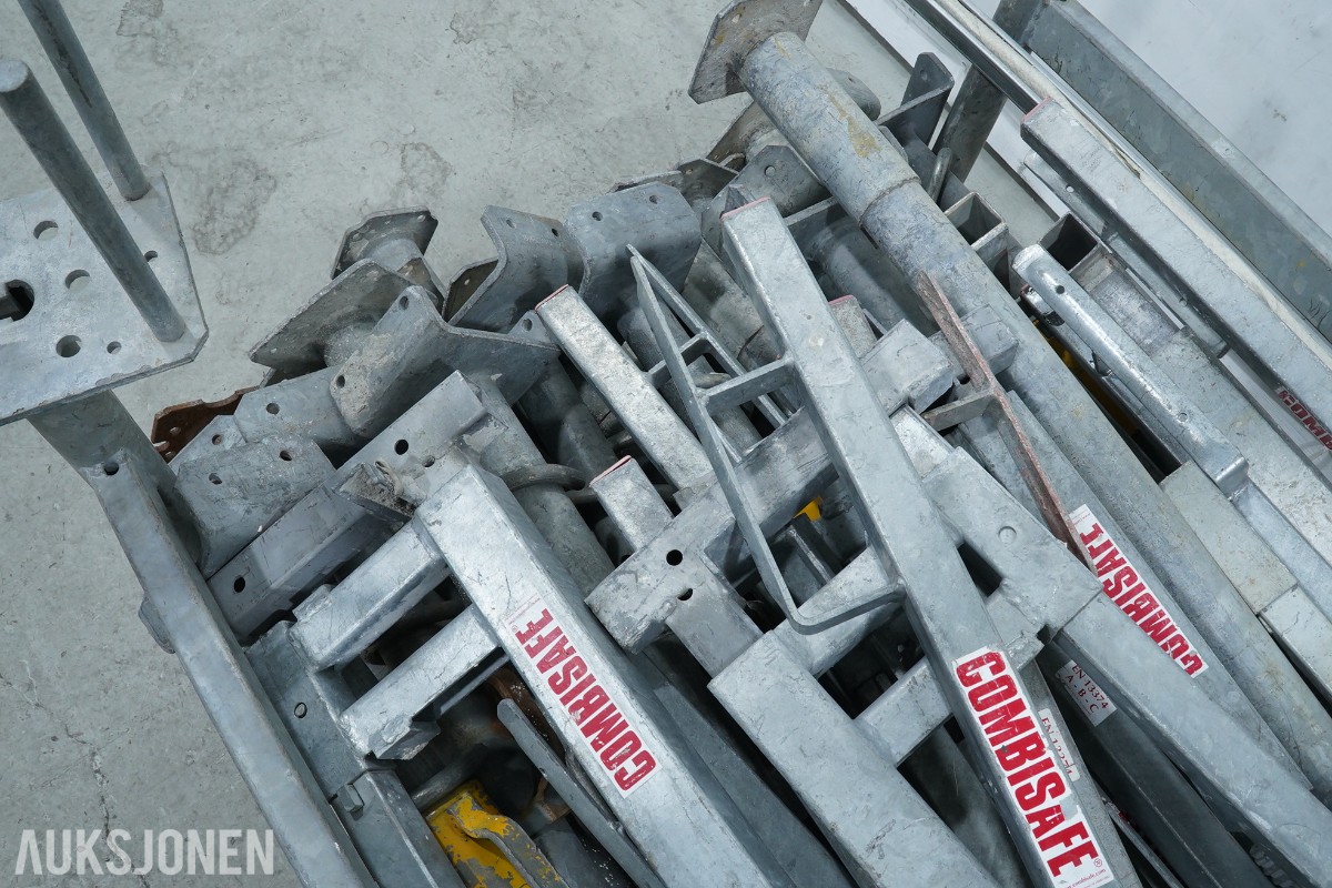Jumbo aluminiumsstillas og Combisafe kantsikringskomponenter