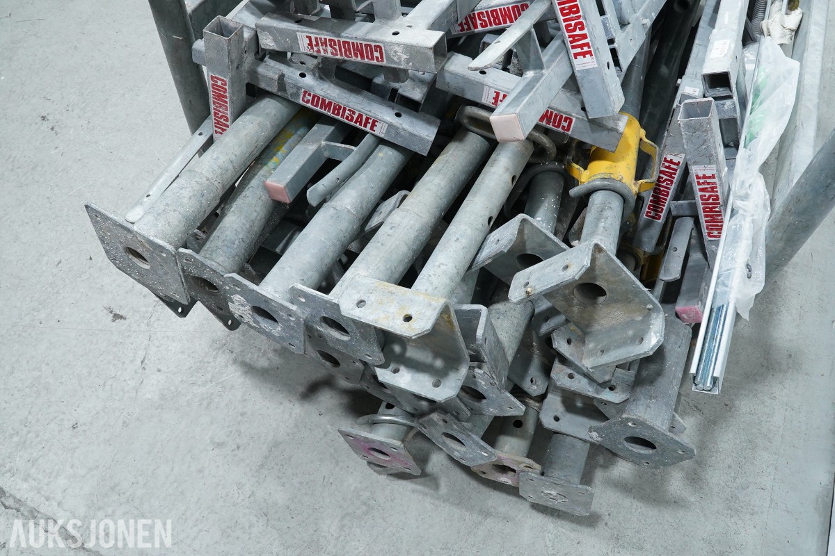 Jumbo aluminiumsstillas og Combisafe kantsikringskomponenter