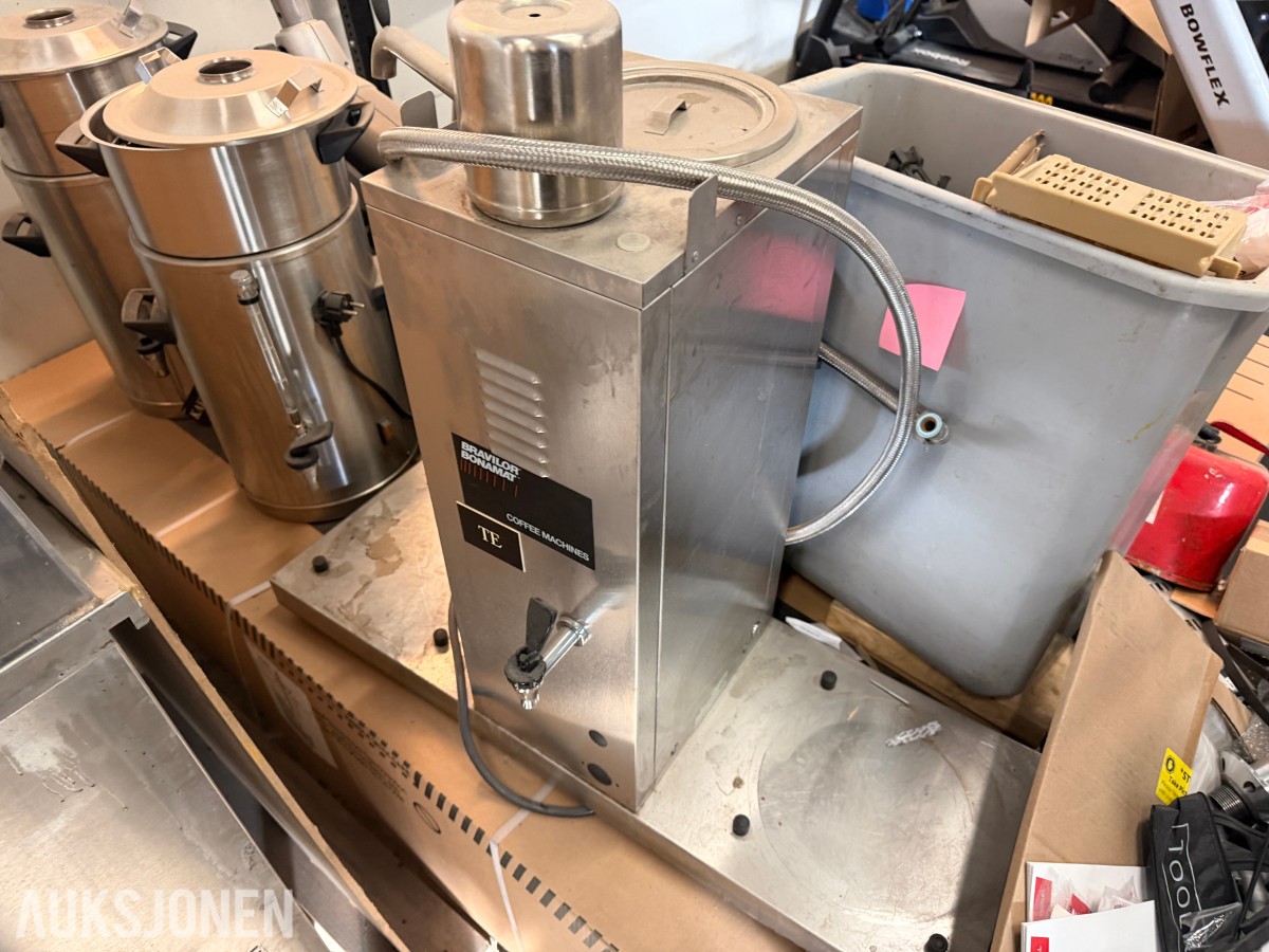 Bravilor Bonamat kaffe- og tevannsystem med beholdere