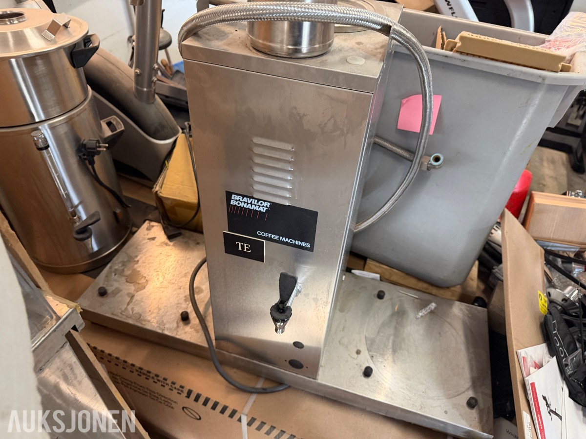Bravilor Bonamat kaffe- og tevannsystem med beholdere