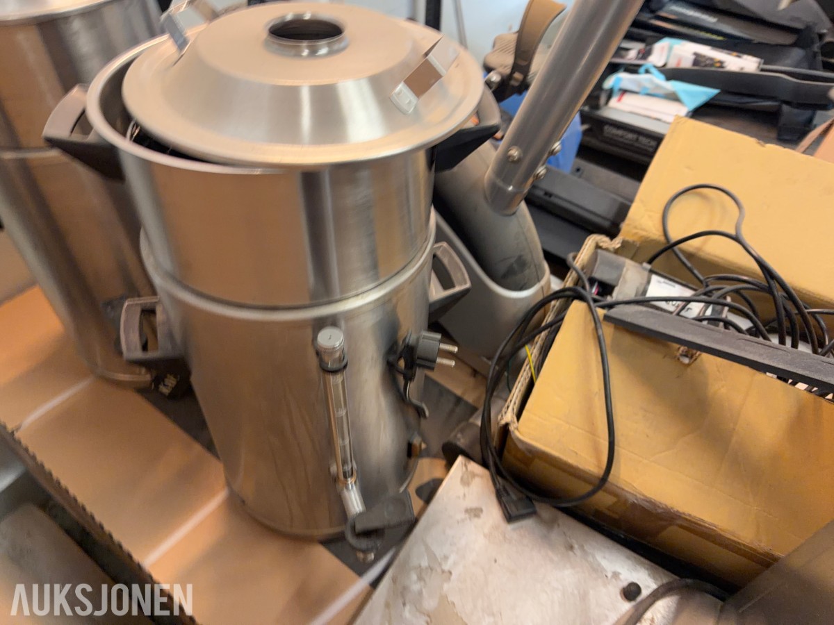 Bravilor Bonamat kaffe- og tevannsystem med beholdere