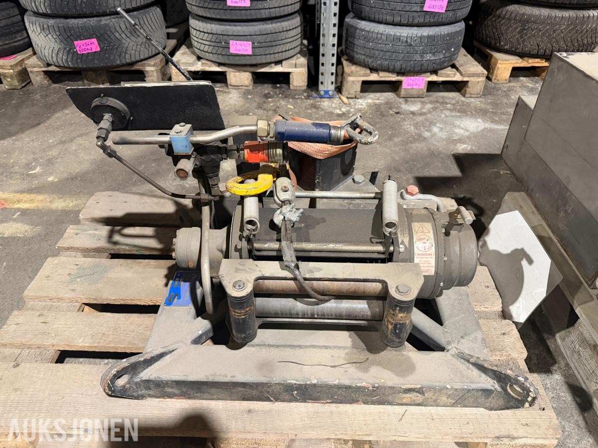 1997 3 x vinsjer med egen hydraulikkpumpe/motor