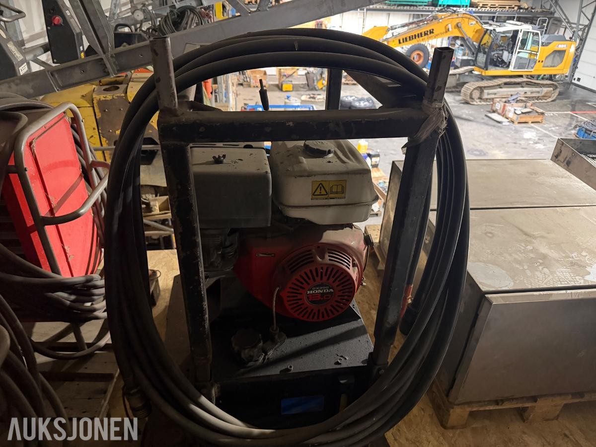 1997 3 x vinsjer med egen hydraulikkpumpe/motor