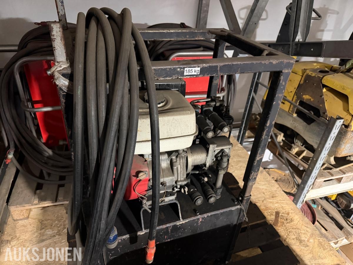 1997 3 x vinsjer med egen hydraulikkpumpe/motor