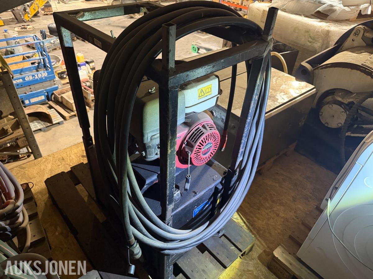 1997 3 x vinsjer med egen hydraulikkpumpe/motor