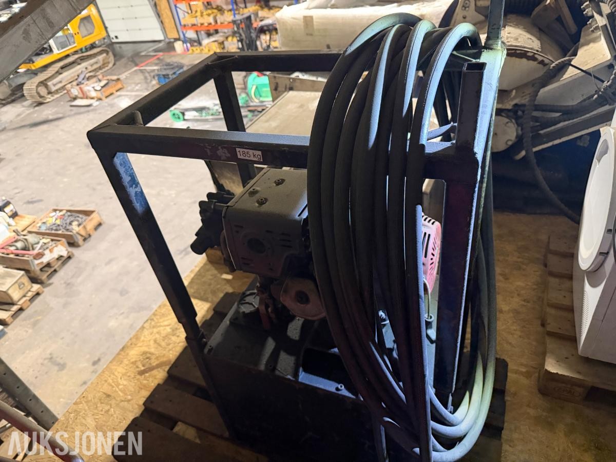 1997 3 x vinsjer med egen hydraulikkpumpe/motor