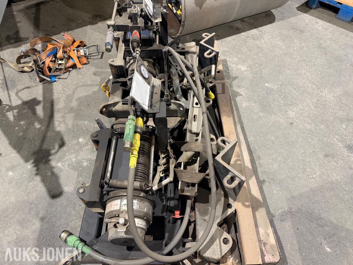 1997 3 x vinsjer med egen hydraulikkpumpe/motor