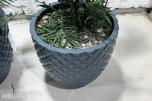 2 store kunstige palmeplanter i dekorative krukker