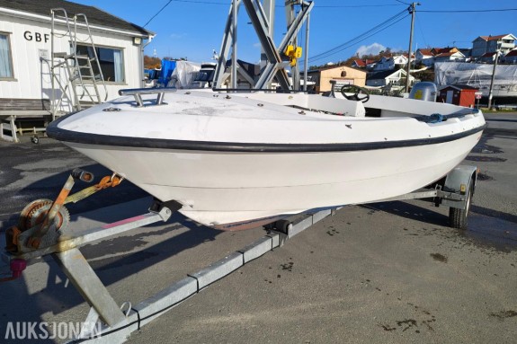2000 Crescent 490 Sport – Honda 50 hk – Tiki henger