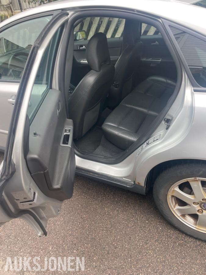 2004 Volvo S40 2.0 136hk rep objekt skinn eu ok 08.2028