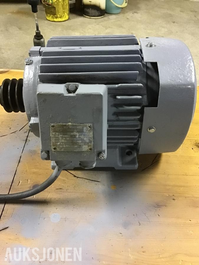 2000 MEZ Mohelnice elektrisk motor 3HP 2880o/min 2,2kw 230/400volt