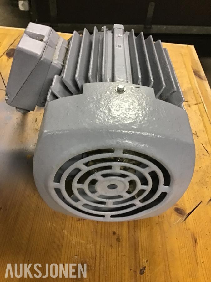 2000 MEZ Mohelnice elektrisk motor 3HP 2880o/min 2,2kw 230/400volt