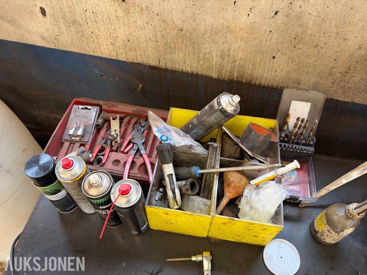 Verkstedbenk m/ div utstyr