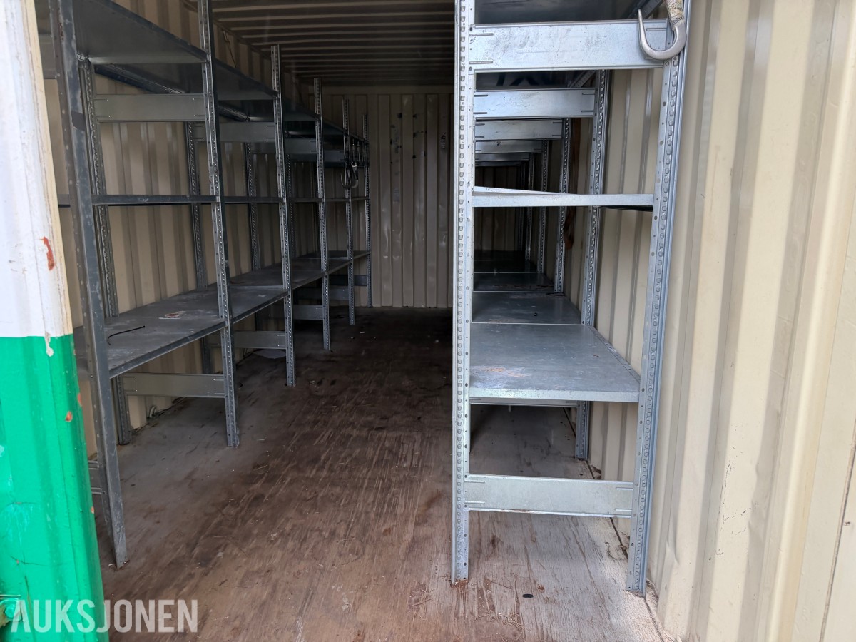 Lagercontainer med reolinnredning