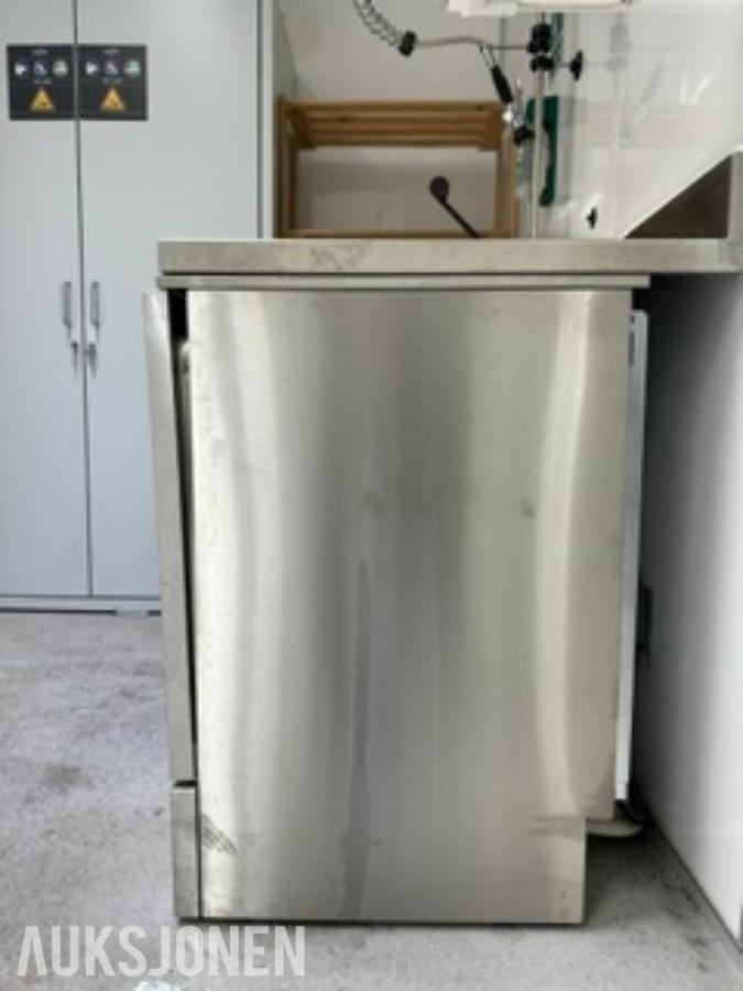 2023 Miele Professional Rustfri oppvaskmaskin med kum/benk/blandebatteri og fjæropphengt spyledusj