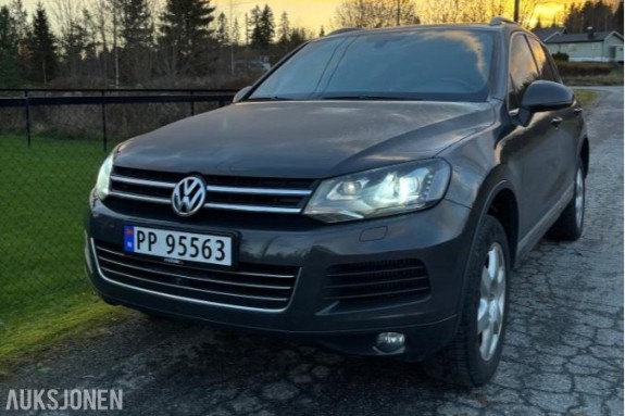 2011 Volkswagen Touareg 3.0 239hk  4MOTION Krok Panoramatak 360 kamera webasto