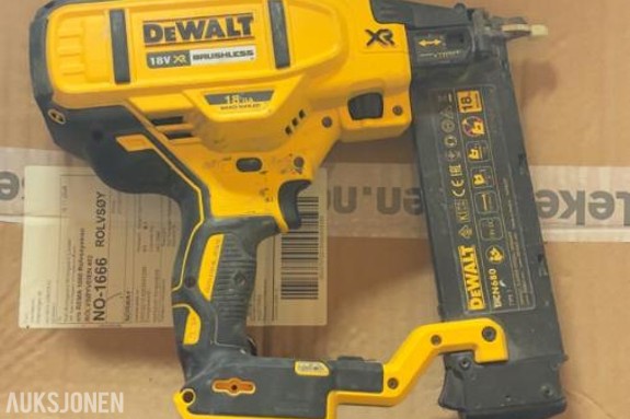 Tømrerverktøy 2 stk hikoki coil maskiner, Dewalt spikerpistol, Bosch bor/pigg