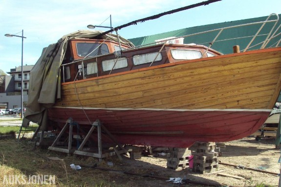 1984 selvbygd 34 fots krysser med Ford v8 7,3 liter motor