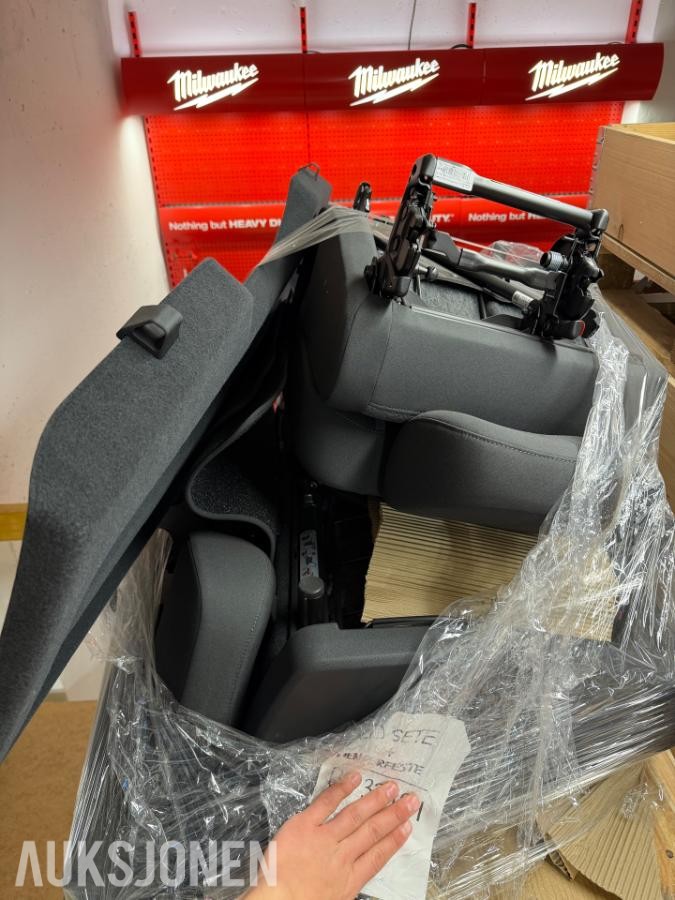 2029 seter til Ford Transit connect