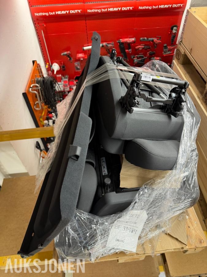 2029 seter til Ford Transit connect