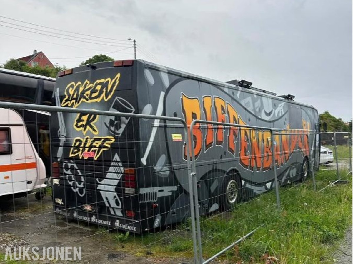 1990 Scania 3-serie russebuss – 12,4 meter – Lyd- og lysoppsett