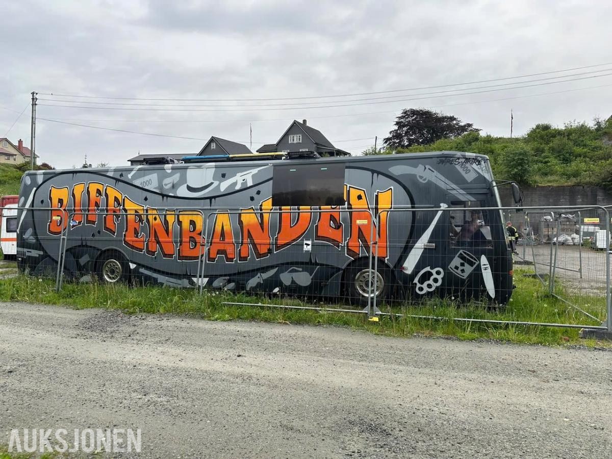 1990 Scania 3-serie russebuss – 12,4 meter – Lyd- og lysoppsett