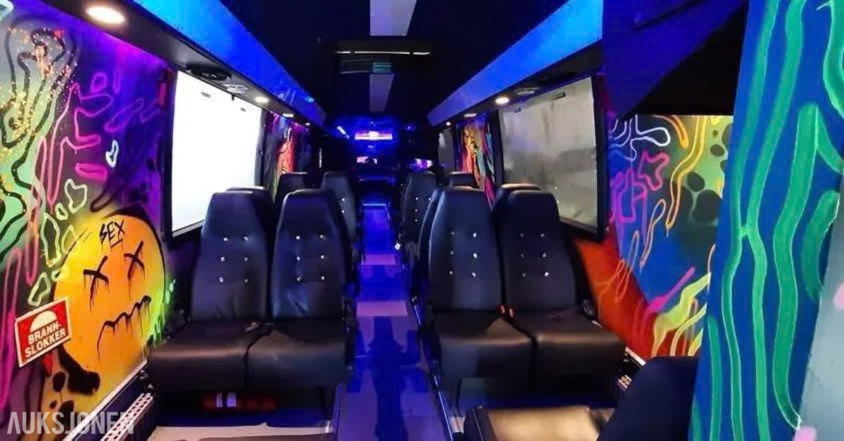 1990 Scania 3-serie russebuss – 12,4 meter – Lyd- og lysoppsett