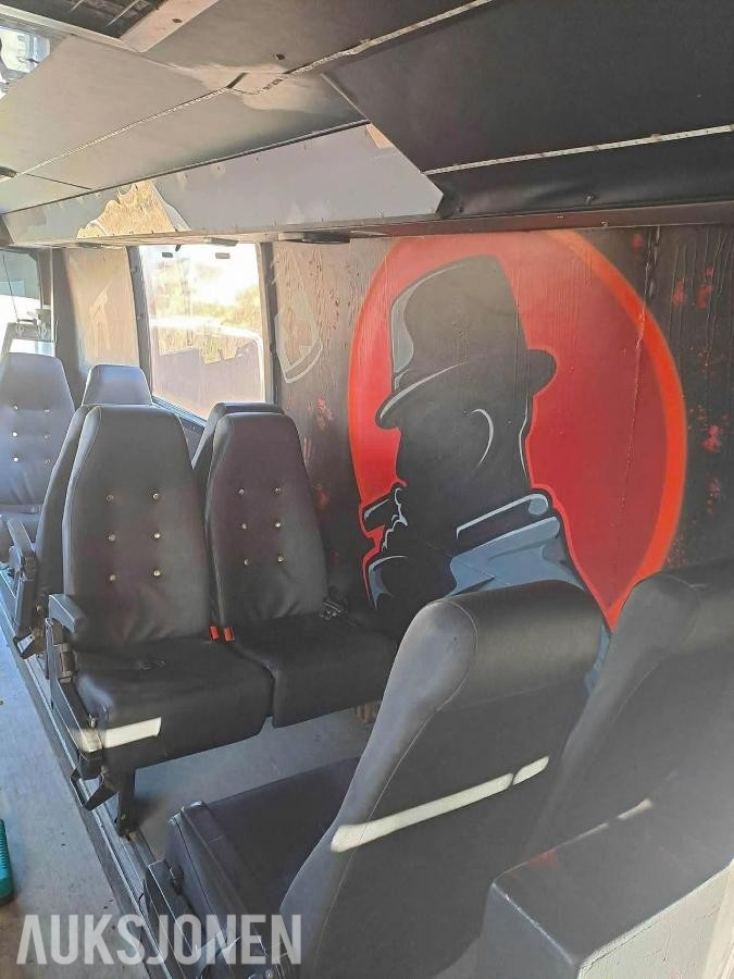 1990 Scania 3-serie russebuss – 12,4 meter – Lyd- og lysoppsett
