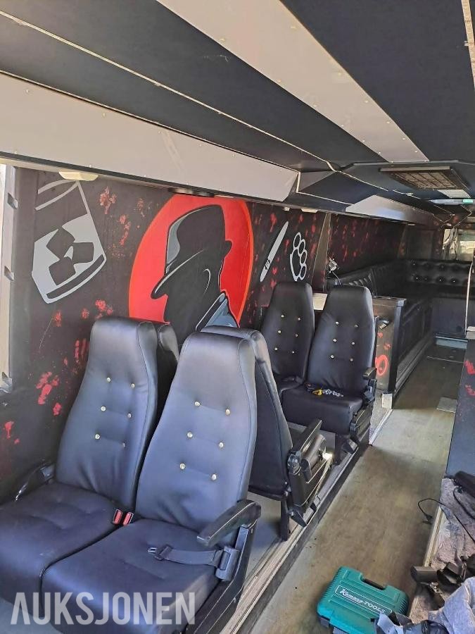 1990 Scania 3-serie russebuss – 12,4 meter – Lyd- og lysoppsett