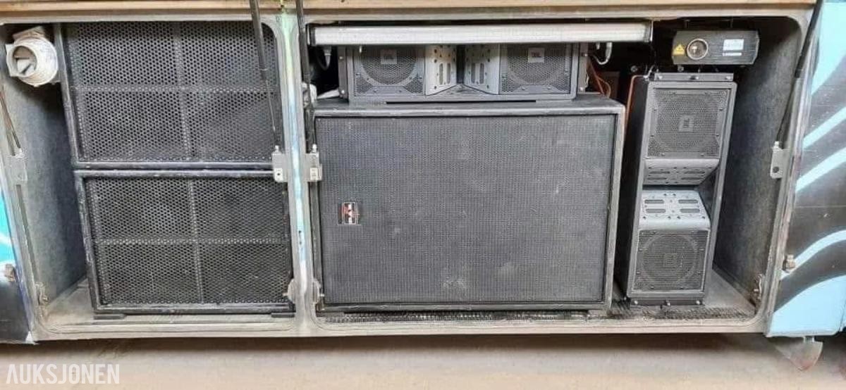 1990 Scania 3-serie russebuss – 12,4 meter – Lyd- og lysoppsett