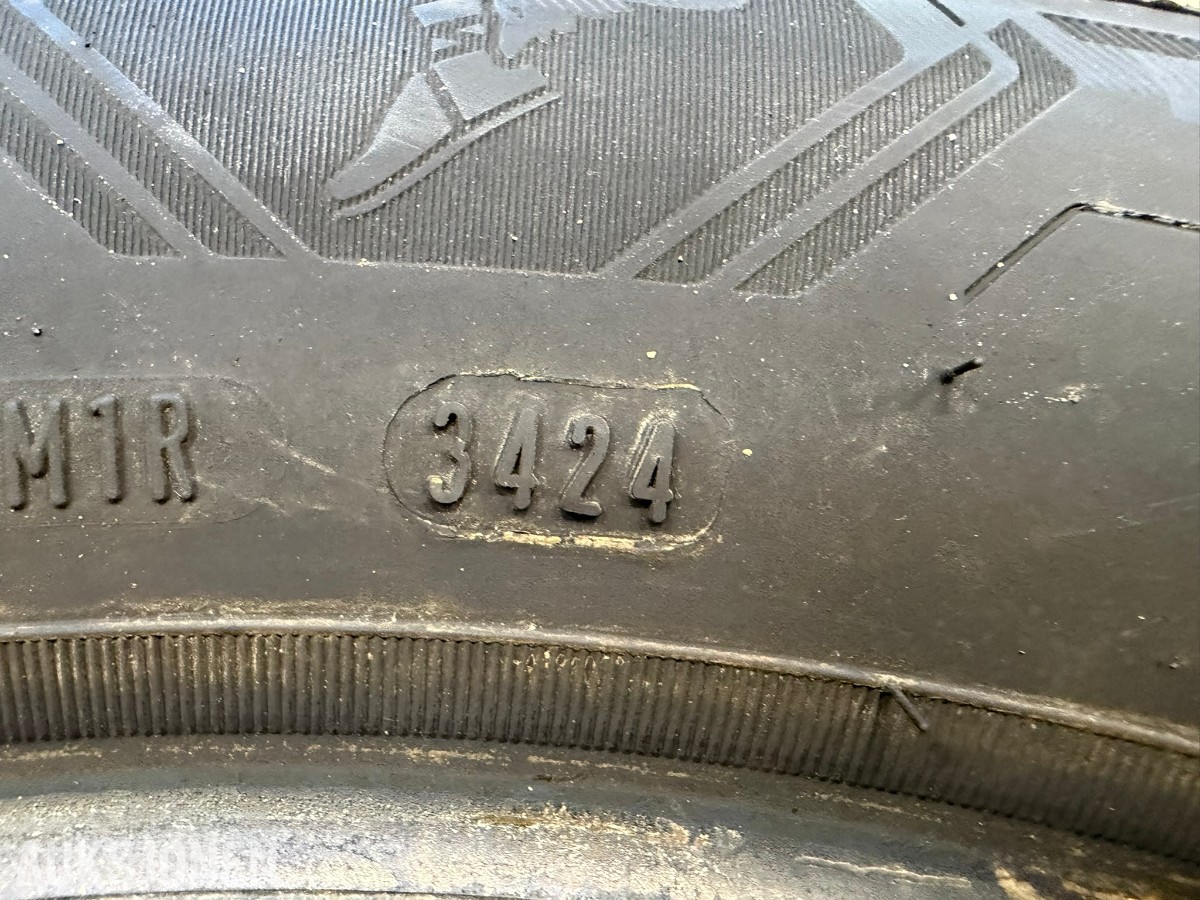 2024 Goodyear vinterdekk 215/55R17 98T - 4STK