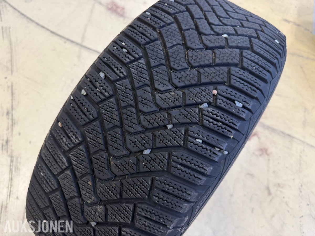 2024 Goodyear vinterdekk 215/55R17 98T - 4STK