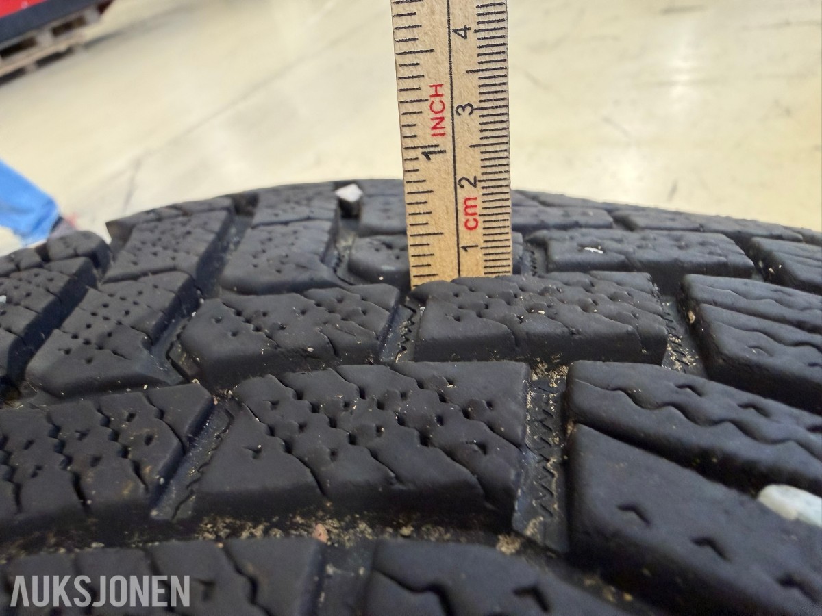 2024 Goodyear vinterdekk 215/55R17 98T - 4STK