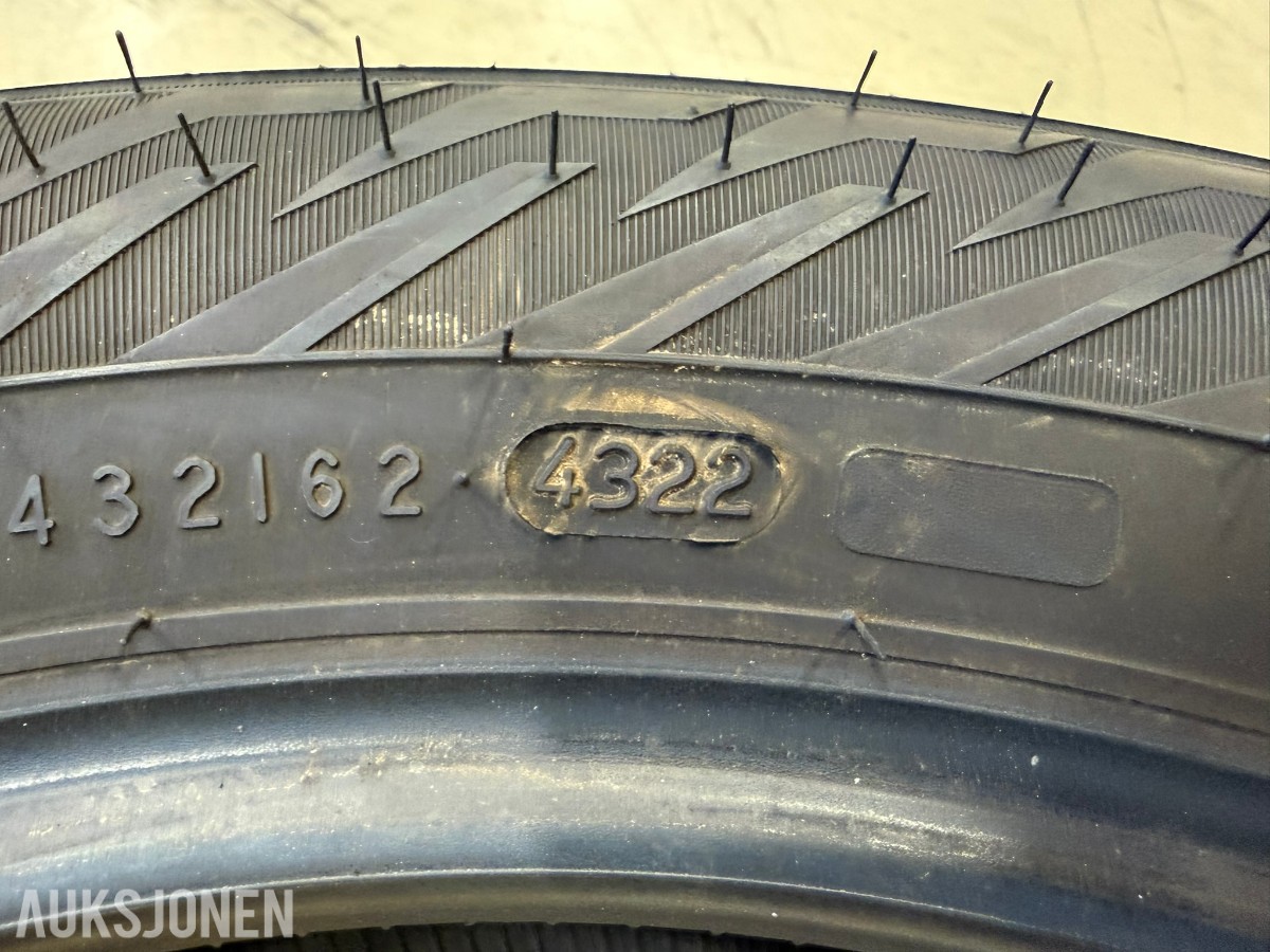 2022 Nokian Tyres Hakkapeliitta R5 piggfrie vinterdekk 215/55R17