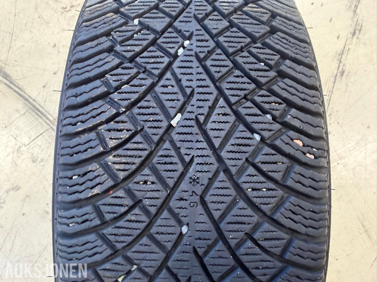 2022 Nokian Tyres Hakkapeliitta R5 piggfrie vinterdekk 215/55R17