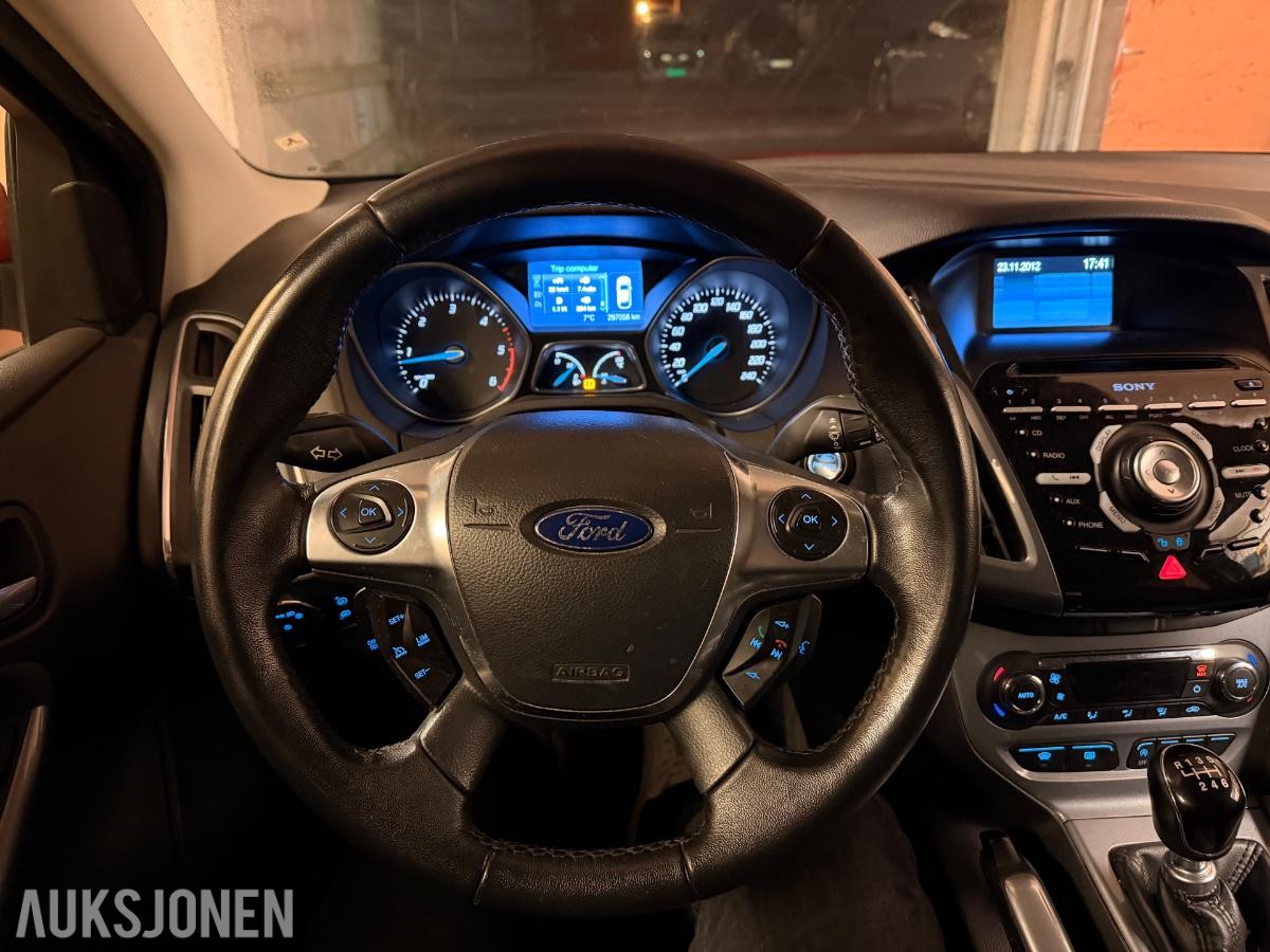 2012 Ford Focus Titanium 1.6 116hk hengerfeste keyless