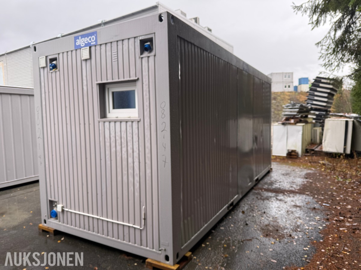 Brakke m/Garderobeskap og Wc Servant
